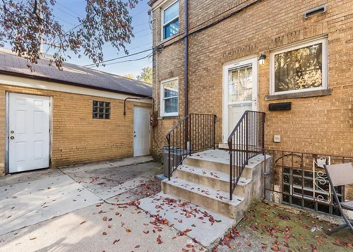 Charming Retreat Oak Park